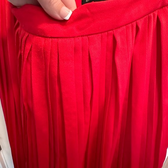 Red Banana Republic pleated skirt. Size 6. - Picture 2 of 3